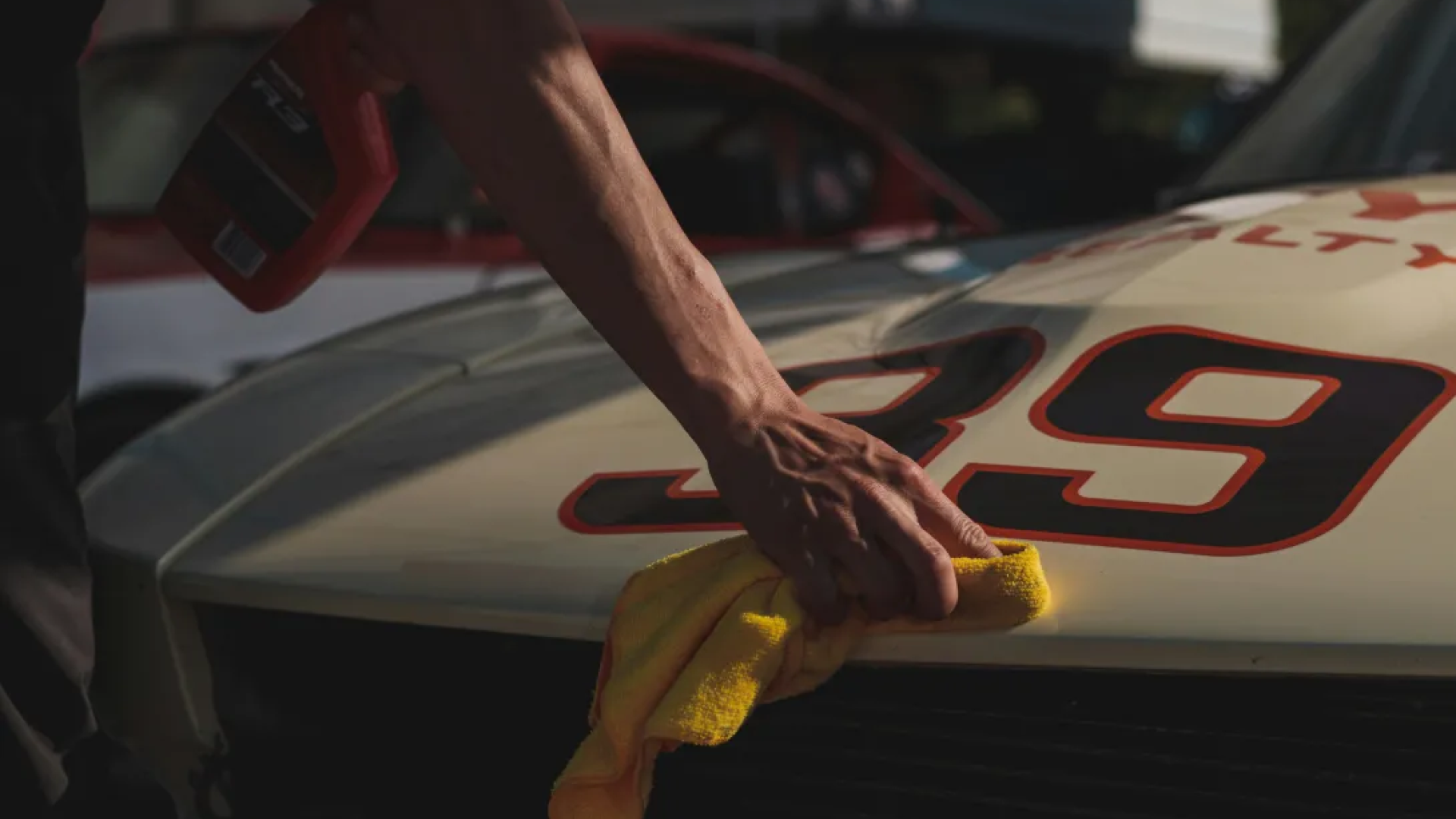 Man polishing the car hood